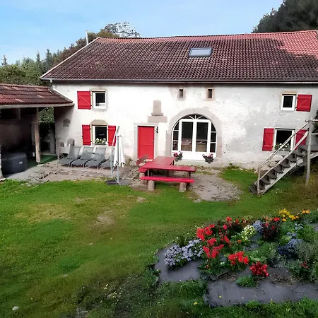 Maison Spacieuse A Avec Jacuzzi Arrentès-de-Corcieux